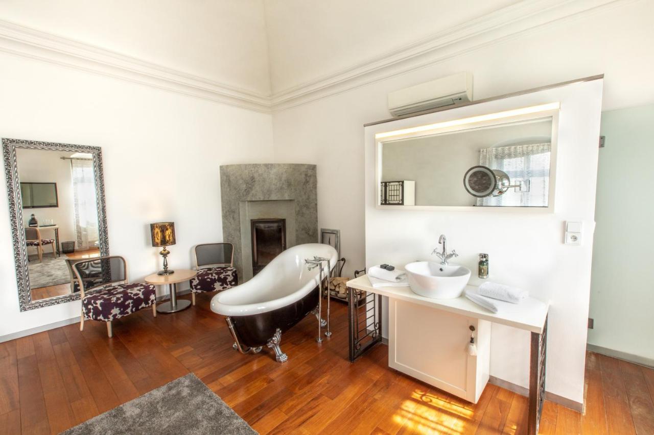 Hotel Villa Necas ジリナ エクステリア 写真
