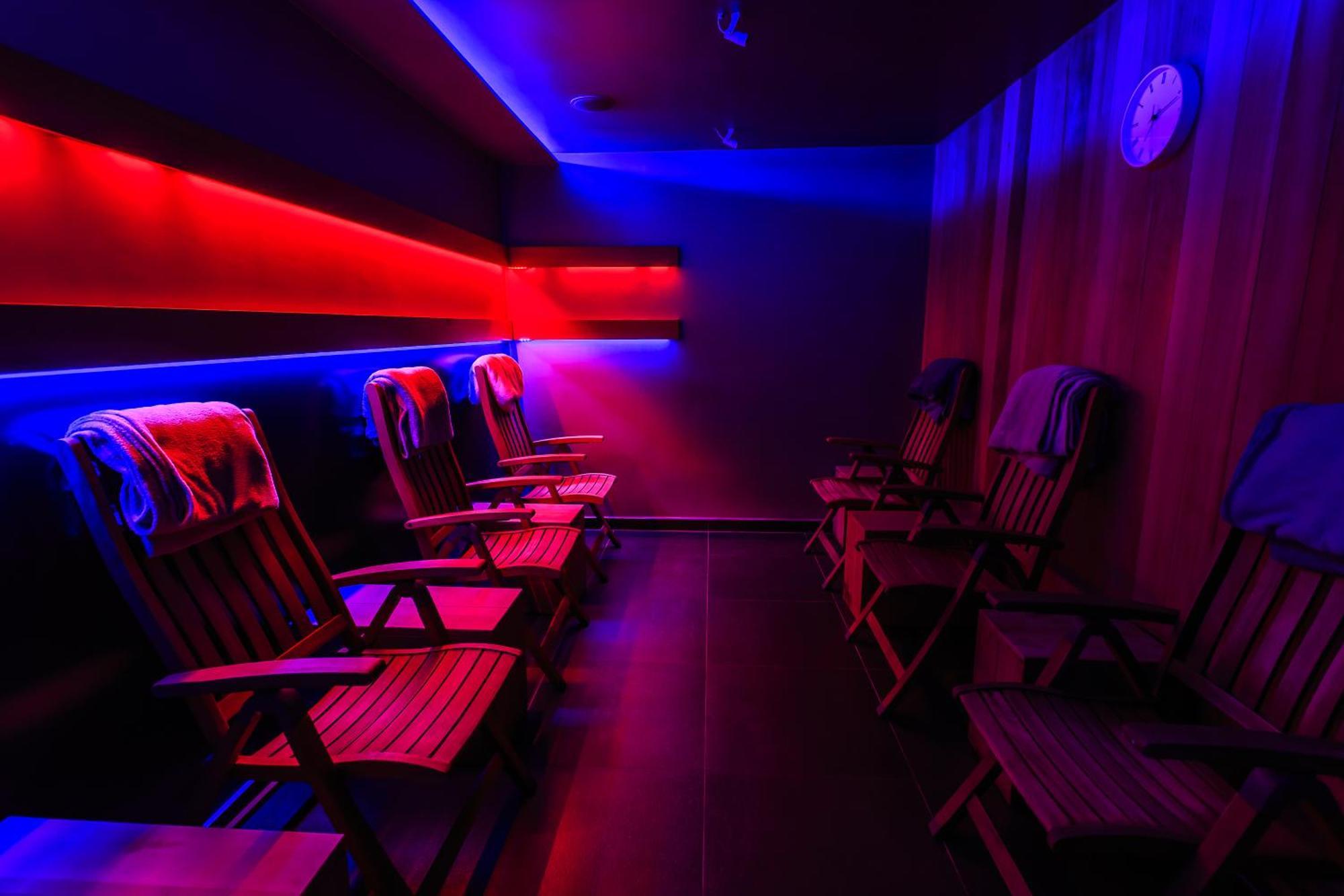 Hotel Villa Necas ジリナ エクステリア 写真
