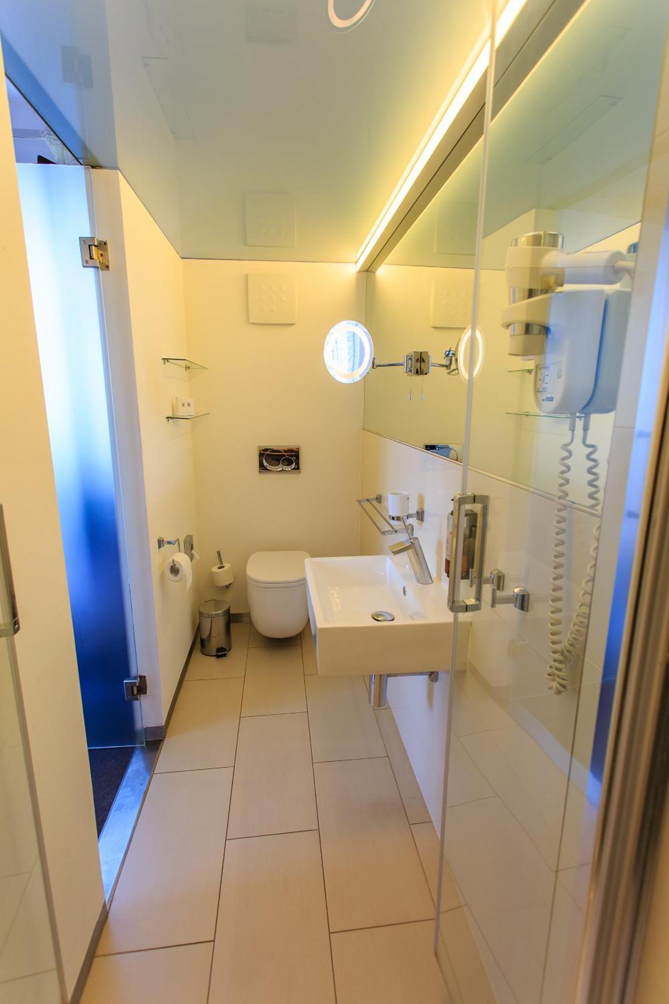 Hotel Villa Necas ジリナ エクステリア 写真