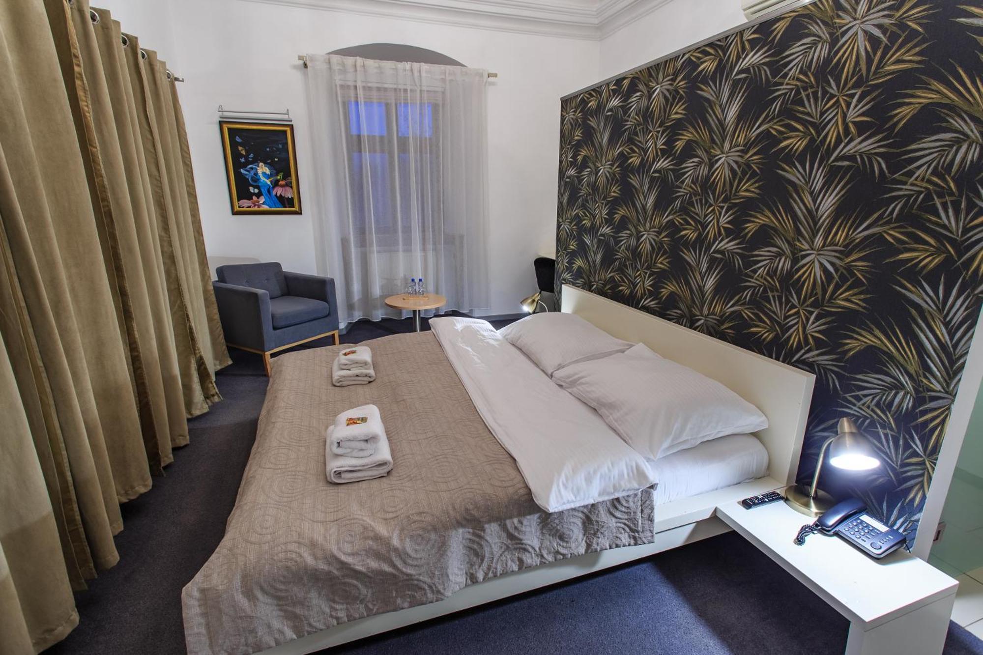 Hotel Villa Necas ジリナ エクステリア 写真